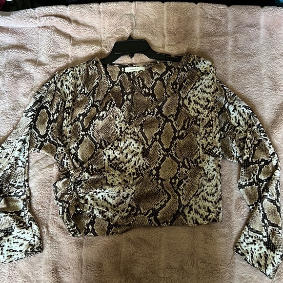Snake print wrap top with V neck line & button details - Picture 3 of 3